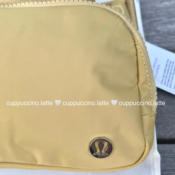 🏝NWT💛Lululemon Athletica Everywhere Belt Bag in Golden Sand - Extended Strap - Picture 6 of 13